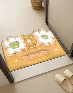 Primo piano del tappetino da bagno floreale 3D con trama a rilievo e citazione.