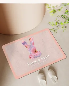 Tapis de bain rose absorbant avec motif de lapin floral et texte de douche