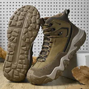 Scarponcini invernali da uomo kaki con suola spessa e battistrada outdoor robusto