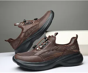 Detailansicht der braunen atmungsaktiven Herren-Walking-Schuhe mit weicher dicker Sohle