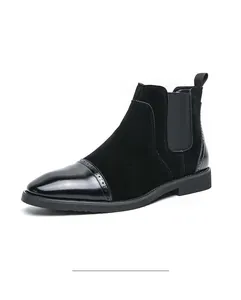 Herren Chelsea Boots in Schwarz mit Lackleder-Spitze und Brogue-Details.