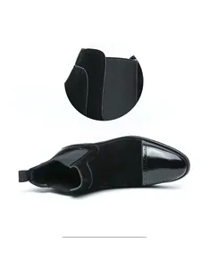 Detailansicht der schwarzen Chelsea-Herrenstiefel mit elastischem Einsatz und Lackleder