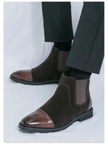 Premium Herren Chelsea Boots aus braunem Wildleder mit glänzender Brogue-Kappe aus Leder