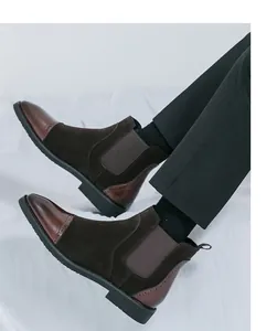 Detailseitenansicht brauner Herren-Chelsea-Boots aus Materialmix mit Brogue-Verzierung