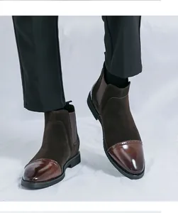 Modische braune Chelsea-Boots aus Wildleder für Herren mit polierter Brogue-Kappe