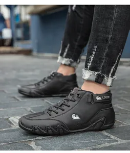 Bottes d'hiver noires pour hommes, doublées de fourrure avec semelle robuste octopus.