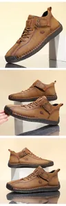 Detalle de botas Martin marrones para hombre con costuras de cuero cosidas a mano.