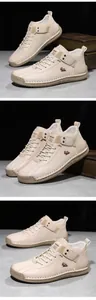 Vista lateral de botines casuales beige con costuras decorativas y hebilla de ajuste