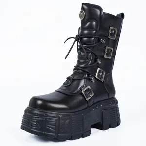 Botas góticas punk de plataforma con hebillas metálicas y suela de tracción gruesa