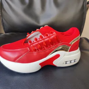 Zapatillas rojas de cuña para mujer con malla transpirable y suela de plataforma blanca