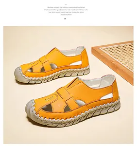Detailansicht der gelben atmungsaktiven hohlen Sommerschuhe mit handgenähter Sohle