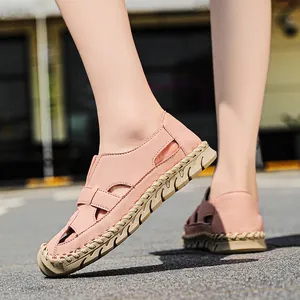 Atmungsaktive hohle rosa Leder-Slipper mit handgenähter dicker Sohle für den Sommer