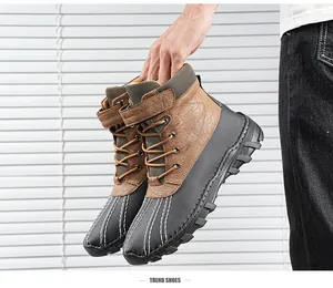 Detailansicht wasserdichter Duck Boots mit robuster Sohle für Outdoor-Winteraktivitäten