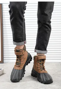 Detailansicht wasserdichter Herren Schneestiefel im Duck Boot Design mit Klettverschluss