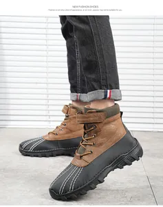 Seitenansicht wasserdichter Herren-Winterstiefel mit braunem Leder und schwarzer Sohle.