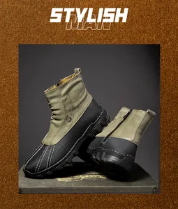 Detailansicht der olivschwarzen Herren-Schneestiefel mit seitlichem Reißverschluss
