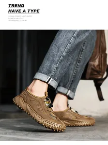 Dettaglio scarpe outdoor traspiranti in mesh marrone da uomo in stile casual