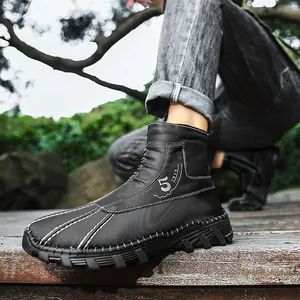Modische schwarze Herren-Winter-Martin-Boots zum Hineinschlüpfen mit robuster Profilsohle.