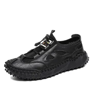 Scarpe da trail outdoor traspiranti nere da uomo con suola in gomma antiscivolo borchiata.