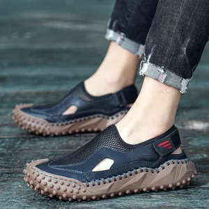 Ademende herensandalen met gesloten neus, dikke noppenzool en handgemaakte stiksels