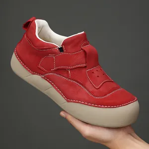 Scarpe platform rosse da donna con cuciture bianche a contrasto e chiusura in velcro