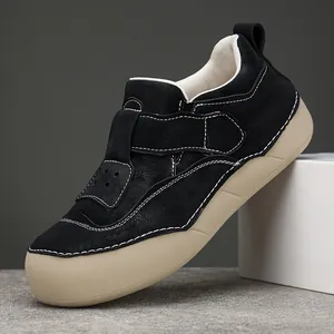 Scarpe casual da donna nere con suola spessa, cuciture a contrasto e chiusura a strappo