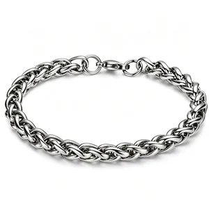 Vista dettagliata di un bracciale a catena in acciaio inossidabile da uomo con chiusura a moschettone.