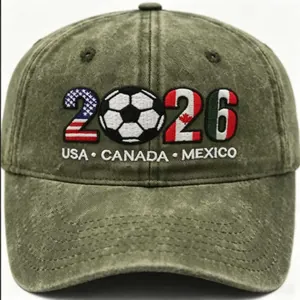Detailansicht einer vintage gewaschenen grünen Baseballkappe mit Stickerei zur Fußball-WM 2026