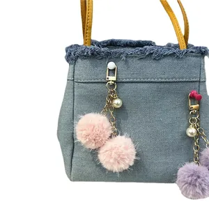 Porte-clés mignon à pompons perlés avec de douces boules en peluche rose et chaîne