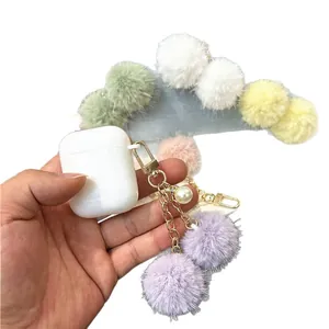 Adorable llavero de pompón de peluche pastel con elegante colgante de perla para bolsos y fundas