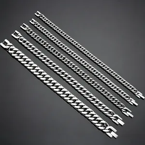 Silberne Edelstahl-Panzerarmbänder in fünf verschiedenen Breiten für Herren Nahaufnahme