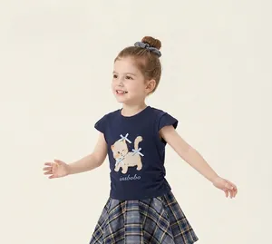 Completo estivo bimba: t-shirt blu navy con stampa gatto e gonna a pieghe scozzese