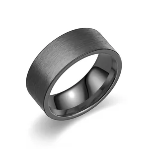 Anillo de acero inoxidable cepillado negro mate de 8mm para hombre diseño minimalista
