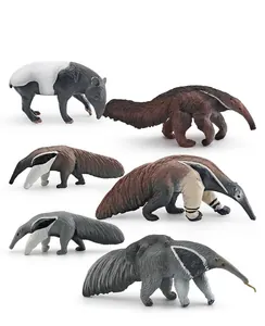 Dettaglio macro di figurine realistiche di modelli di animali mammiferi e formichieri