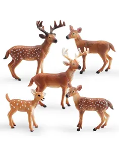 Ensemble de cinq modèles de cerfs de forêt réalistes avec cerf, biche et faon figurines