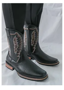 Detailansicht schwarzer Herren-Westernstiefel mit Retro-Stickerei und Reißverschluss