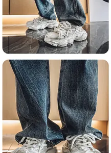 Dettaglio ravvicinato di sneaker bianche in mesh stile dad con effetto vintage e usurato
