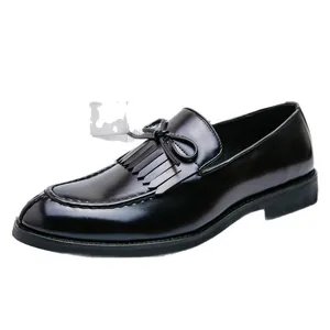 Mocasines vintage de cuero negro con borlas para hombre, zapatos de vestir elegantes y clásicos