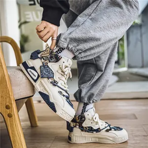 Sneaker alte vintage da uomo in pelle patchwork e motivo cachemire