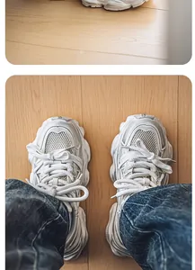 Dettaglio della maglia invecchiata e della suola spessa delle sneaker dad bianche