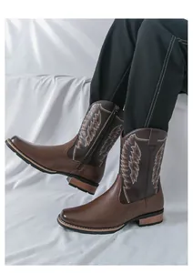 Detailansicht der braunen Leder-Westernstiefel für Herren mit Stickerei im Retro-Stil