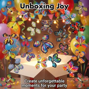 Des papillons magiques volants colorés sortant d'une boîte cadeau pour s'amuser en fête.