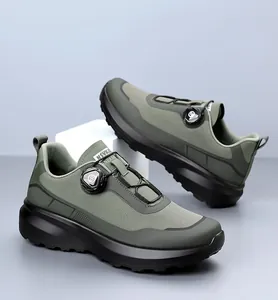 Zapatillas de senderismo hombre verde oliva con cierre de dial y suela amortiguada.