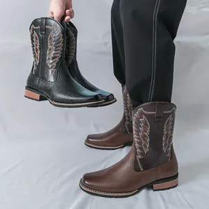 Stilvolle Retro-Cowboystiefel für Herren mit dekorativen Stickereien in Schwarz und Braun