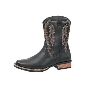 Retro Herren-Cowboystiefel mit dekorativer Bestickung und Lederoptik für Männer.