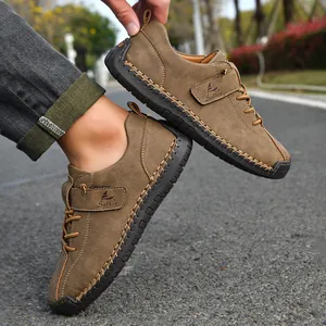 Vue détaillée des mocassins décontractés marrons cousus main avec sangle velcro Salkin