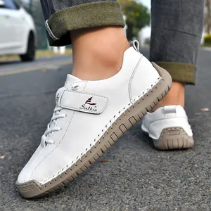 Chaussures décontractées en cuir blanc pour hommes cousues main avec sangle velcro réglable