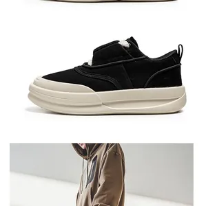 Detailansicht der schwarzen Canvas-Plateau-Loafer für Herren mit cremefarbener Sohle