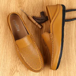 Mocasines de cuero amarillo para hombre con perforaciones para conducir y estilo casual