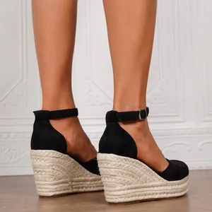 Elegante schwarze Wildleder-Espadrilles mit Keilabsatz, Jute-Plateau und Knöchelriemen
